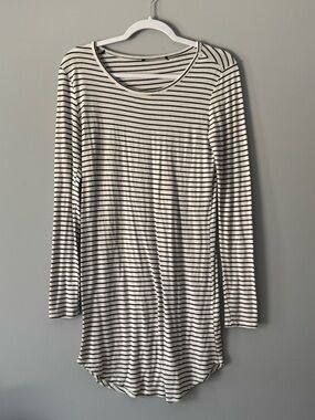 Forever 21 long sleeve Stripped T-shirt Dress size: M